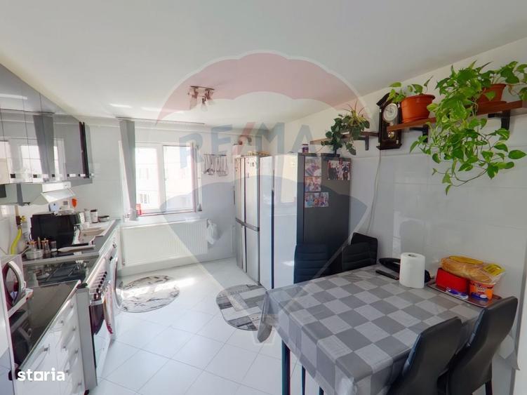 Apartament cu 4 camere decomandat în Central
