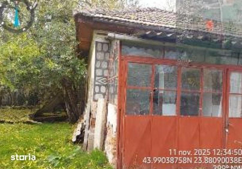 Casă cu 5 camere cu Teren 1403 Mp în Dobrești
