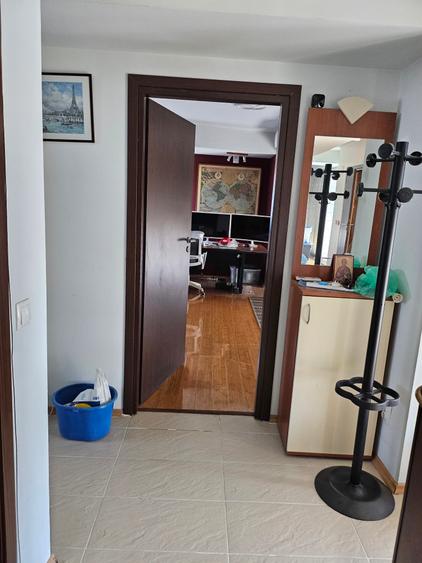 Penthouse cu 7 camere decomandat, mobilat în Titan