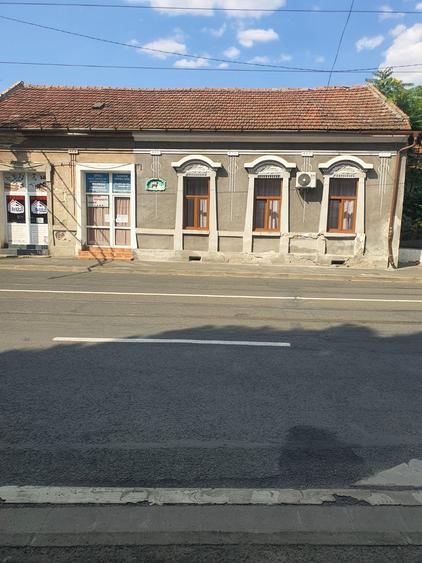 Apartament cu 2 camere decomandat în Boul Roșu