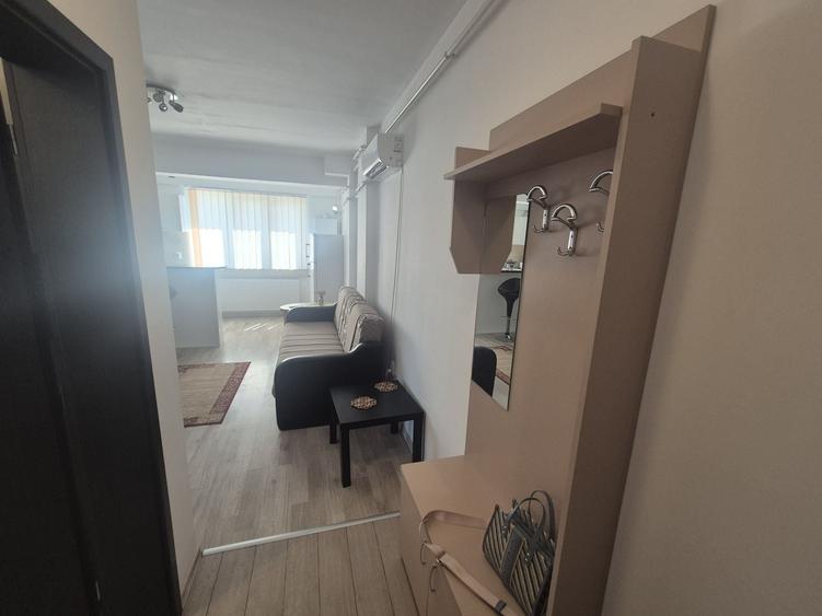 Apartament cu 3 camere semidecomandat în Central
