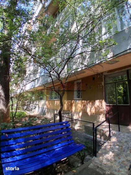 Apartament cu 2 camere semidecomandat în Berceni