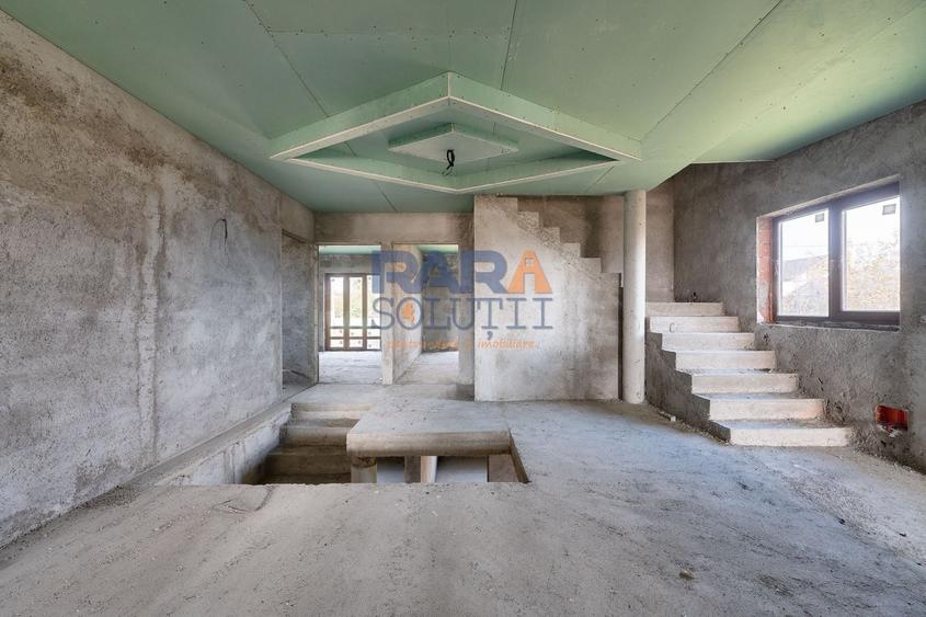 Casă cu 6 camere cu Garaj în Bâra