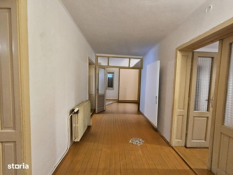 Casă cu 4 camere cu Teren 999 Mp în Crângului