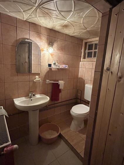 Casă individuală cu 4 camere cu Canalizare în Poiana Țapului