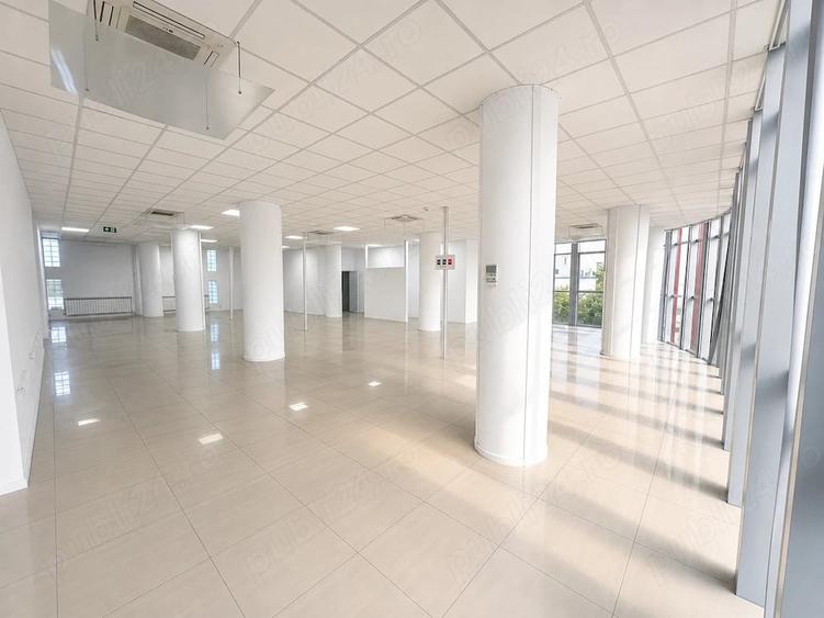 Spațiu comercial, de 350 mp, în Central
