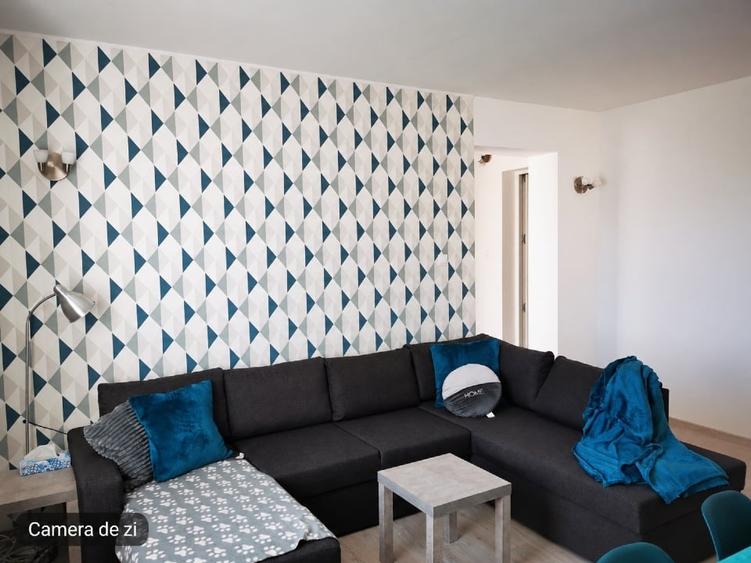 Apartament cu 4 camere semidecomandat, mobilat în Central
