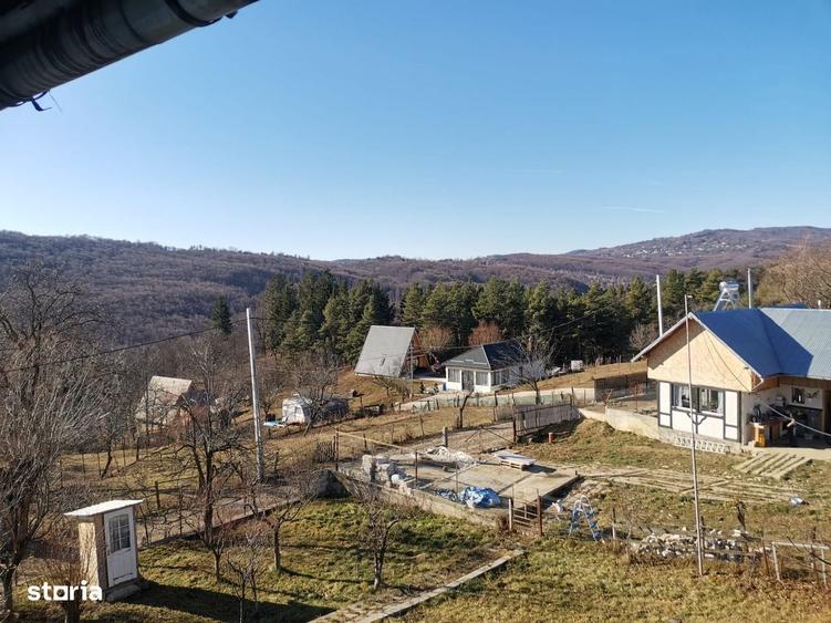 Casă cu 4 camere cu Teren 1000 Mp în Comarnic