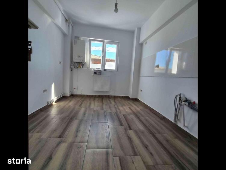 Apartament cu 3 camere decomandat în Mioriței