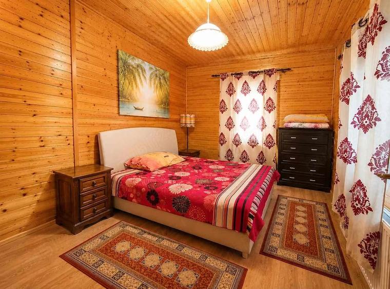 Casă cu Teren 4453 Mp în Central