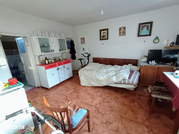 Casă cu 5 camere cu Teren 1100 Mp în Central