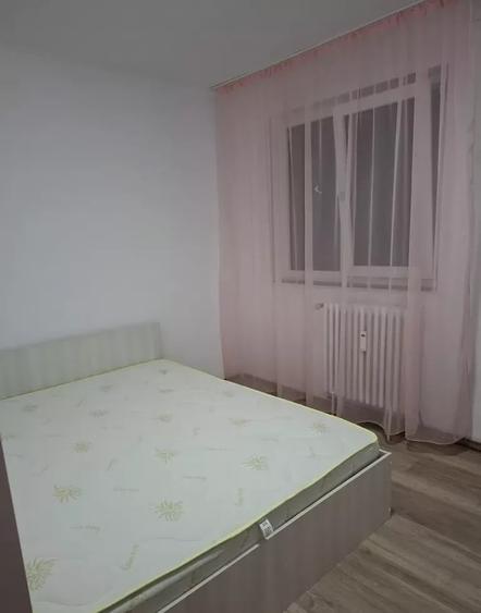 Apartament cu 2 camere semidecomandat în Podu Roș