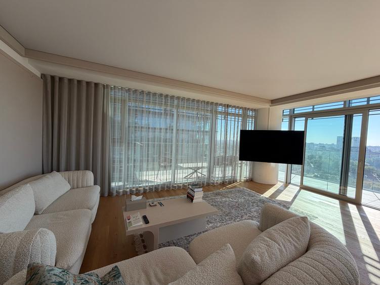 Apartament cu 4 camere decomandat în Floreasca