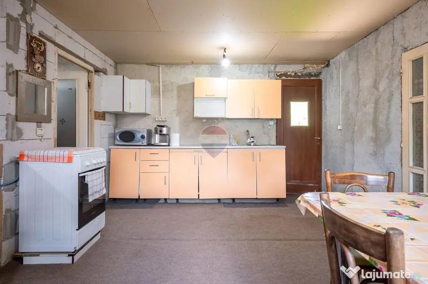 Casă cu 2 camere cu Teren 931 Mp în Șinca