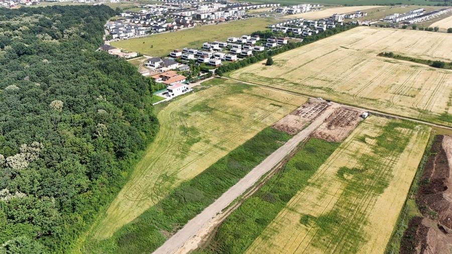 Teren agricol intravilan de 9400 mp, în Tunari