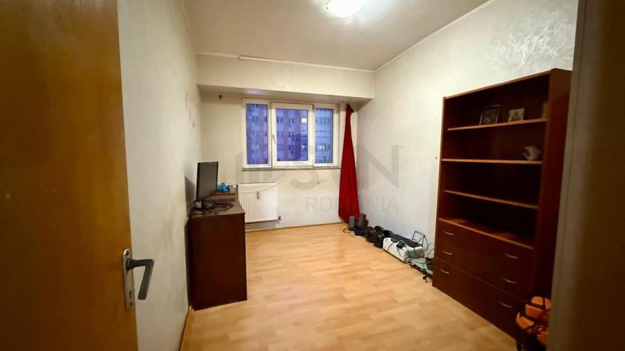 Apartament cu 4 camere decomandat în Colentina