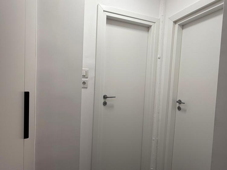Apartament cu 3 camere semidecomandat în 13 Septembrie