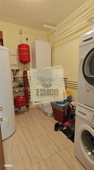 Casă cu 4 camere în Roșia