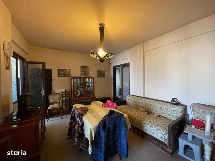 Apartament cu 4 camere semidecomandat în Victoriei