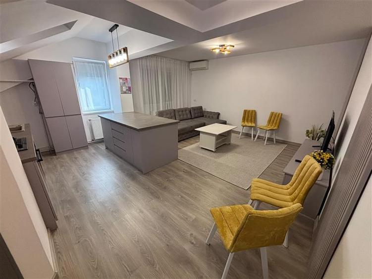 Apartament cu 3 camere decomandat în Ultracentral