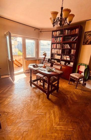 Apartament cu 3 camere decomandat în Central