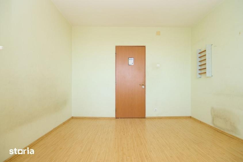 Apartament cu 4 camere semidecomandat în Craiovei