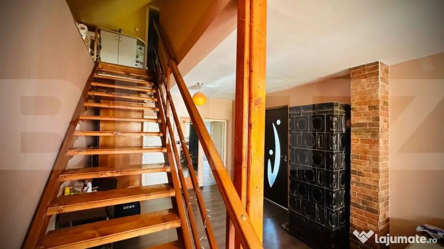 Casă cu 5 camere cu Teren 890 Mp în Miniș