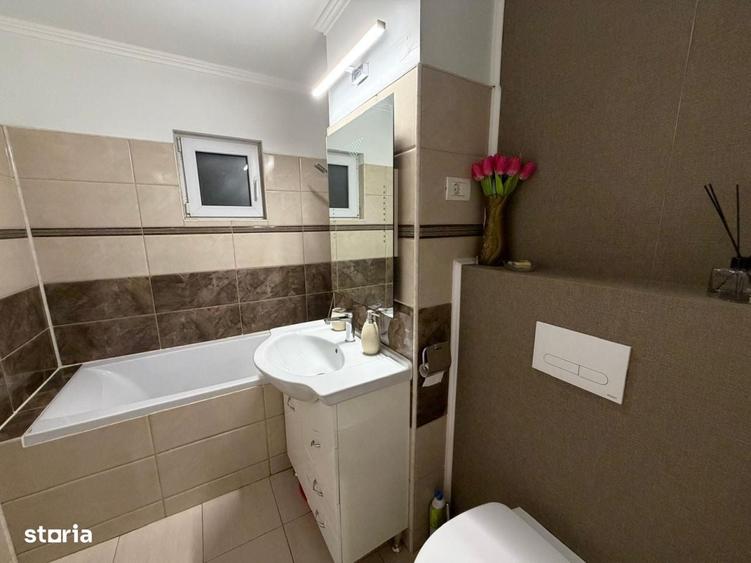 Apartament cu 3 camere decomandat în Rovine