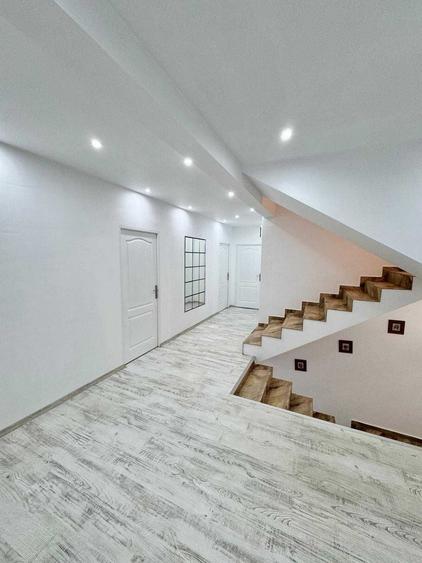 Casă cu 4 camere în Breazu