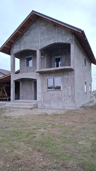 Casă cu 4 camere în Exterior Vest