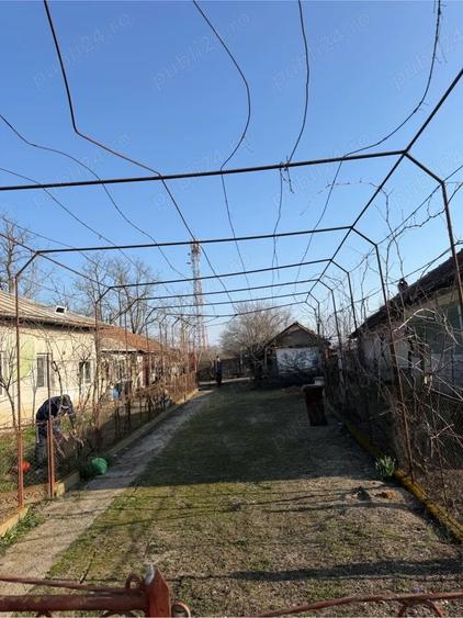 Casă cu 5 camere cu Teren 1375 Mp în Orbeasca