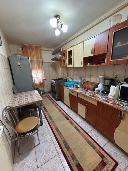 Apartament cu 3 camere decomandat, mobilat în Central