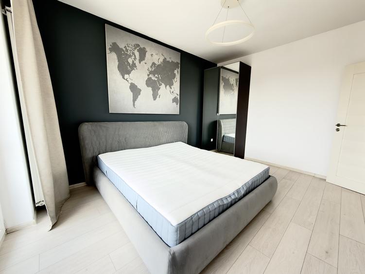 Apartament cu 3 camere semidecomandat, mobilat în P-ța Romană