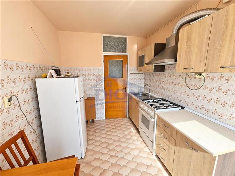 Apartament cu 3 camere decomandat în Central