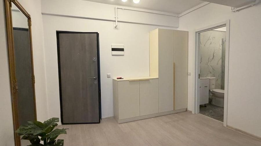 Apartament cu 3 camere semidecomandat în Central
