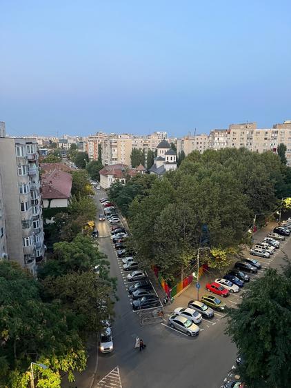 Apartament cu 3 camere decomandat în Tineretului