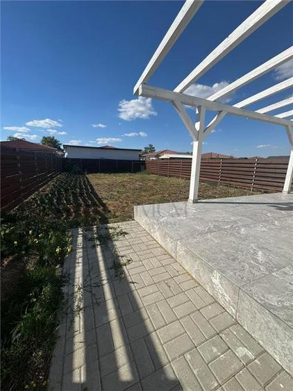 Duplex cu 4 camere cu Canalizare în Moșnița Nouă