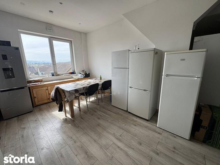 Casă cu 8 camere cu Teren 500 Mp în Turnișor