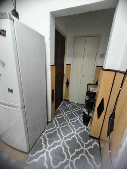 Apartament cu 3 camere semidecomandat în Central