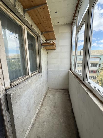 Apartament cu 2 camere semidecomandat, mobilat în Dâmbovița