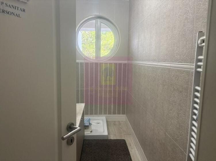 Casă individuală cu 10 camere cu Canalizare în Drumul Sării