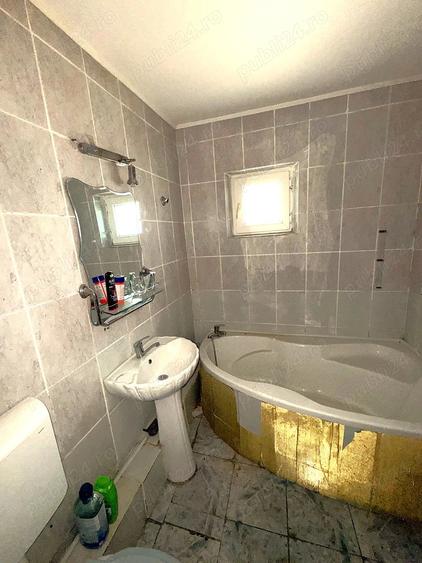 Apartament cu 3 camere decomandat în Micro 16