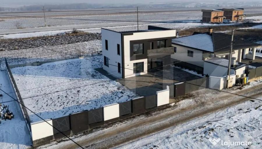 Casă cu 4 camere cu Teren 780 Mp în Central