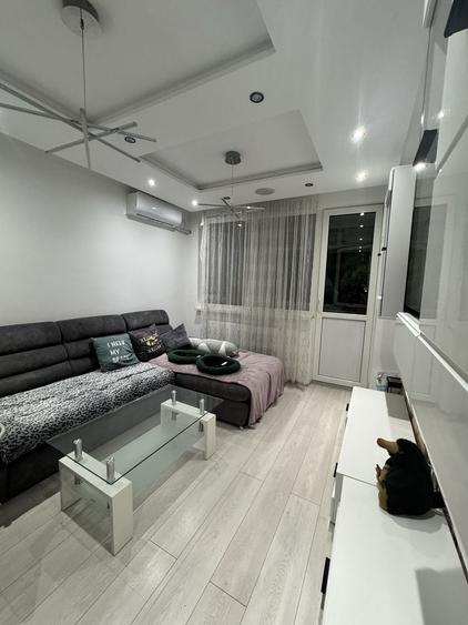 Apartament cu 3 camere decomandat în Sud