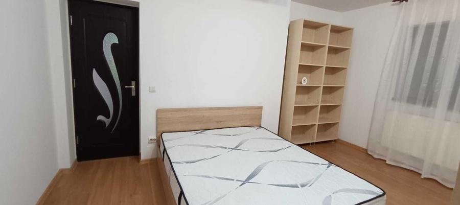 Apartament cu 3 camere decomandat în Vișan