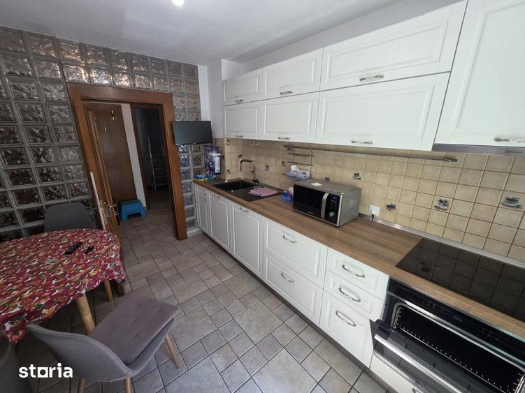 Apartament cu 4 camere decomandat în Colentina