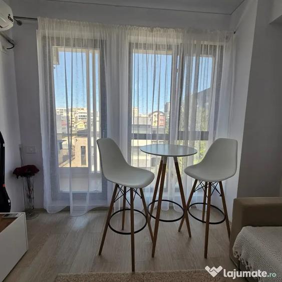 Apartament cu 2 camere semidecomandat în Universitate