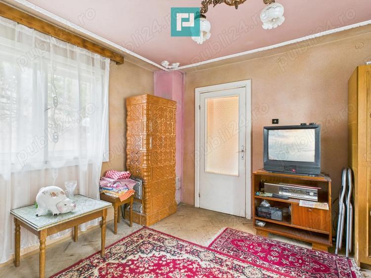 Casă cu Teren 8163 Mp în Roșia