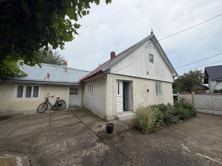 Casă cu 2 camere cu Teren 2100 Mp în Bălcăuți
