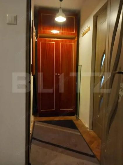Apartament cu 3 camere semidecomandat, mobilat în Spitalul Județean